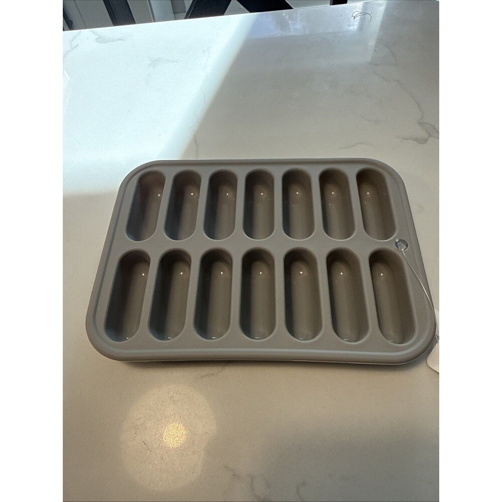 ROOM ESSENTIALS SILICONE ICE CUBE TRAY